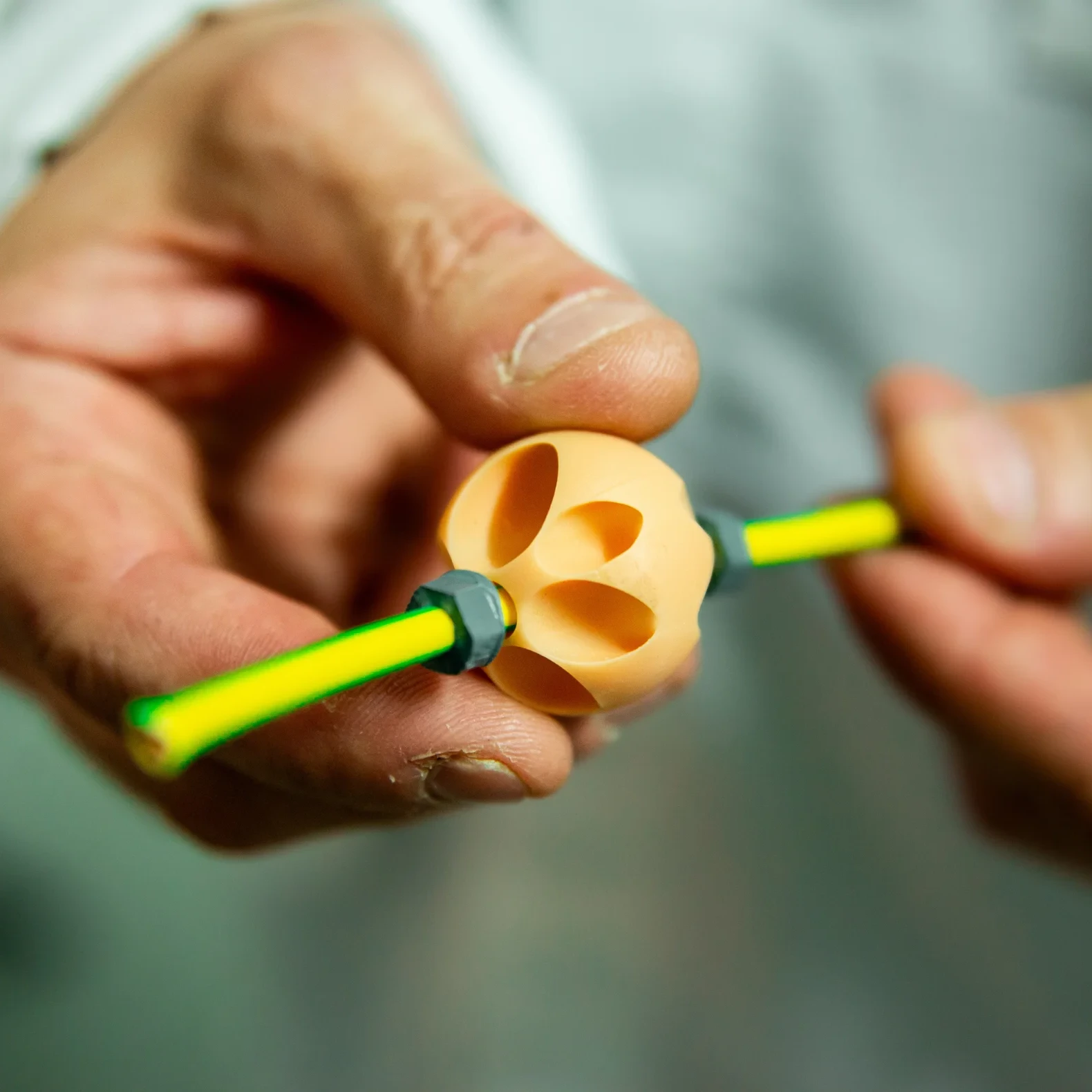 Komni | Soluciones de Organización de Cableado