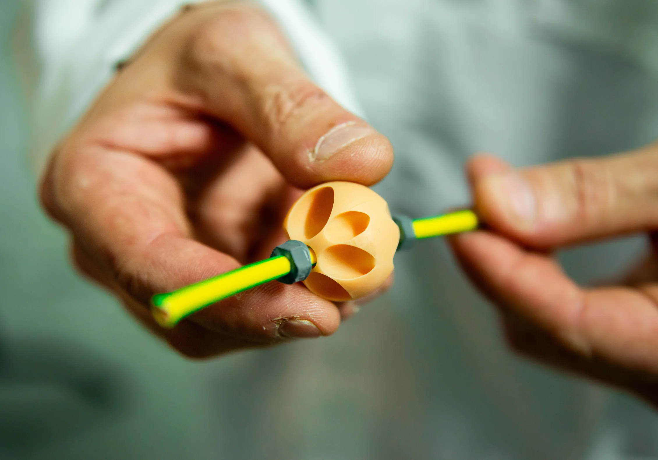 Komni | Soluciones de Organización de Cableado